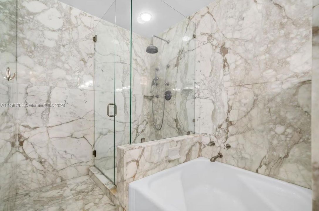 Recently Sold: $3,995,000 (5 beds, 3 baths, 3800 Square Feet)