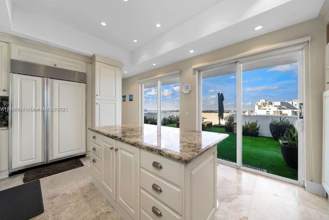 Recently Sold: $3,995,000 (5 beds, 3 baths, 3800 Square Feet)