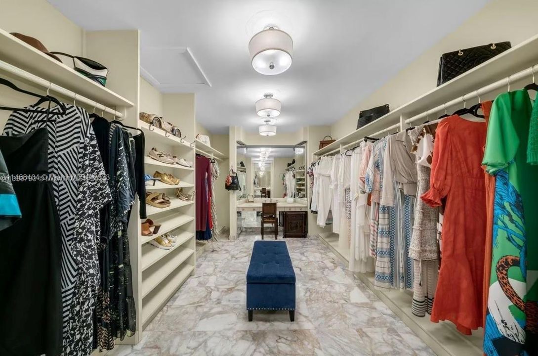 Recently Sold: $3,995,000 (5 beds, 3 baths, 3800 Square Feet)