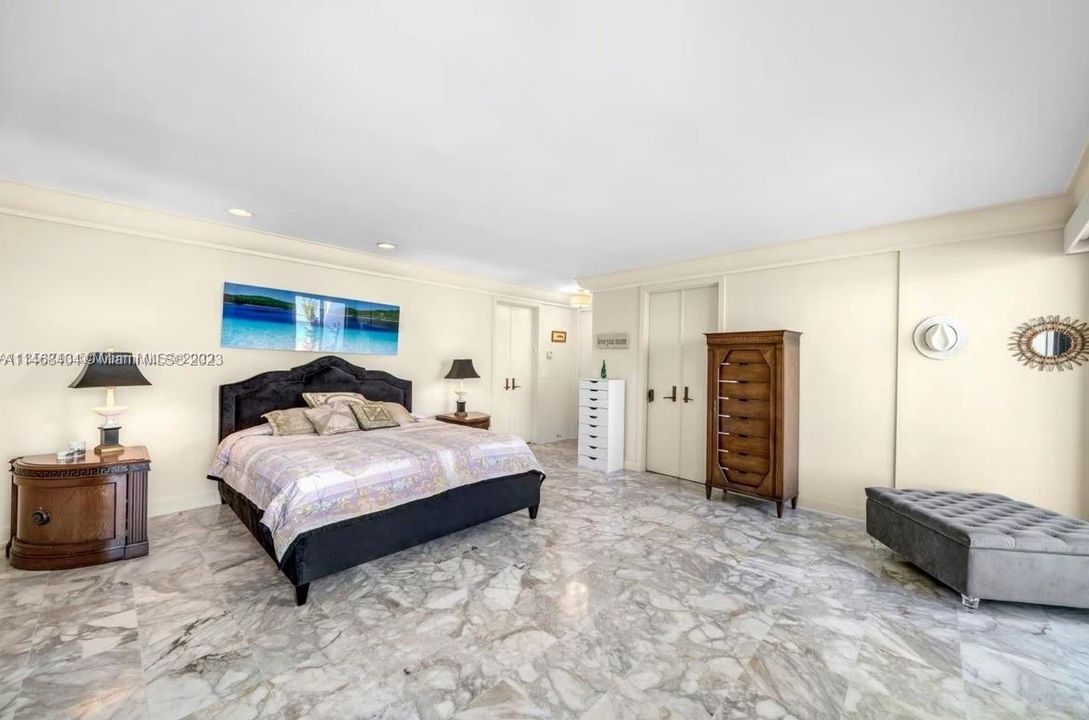 Recently Sold: $3,995,000 (5 beds, 3 baths, 3800 Square Feet)