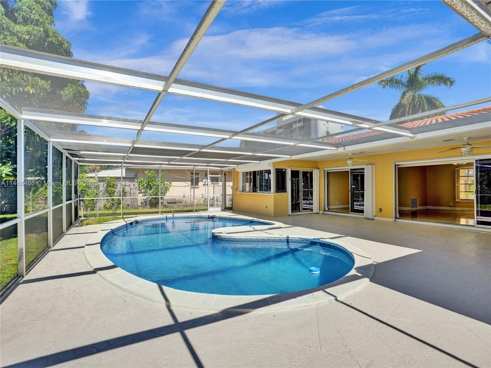 Recently Sold: $999,999 (3 beds, 2 baths, 1656 Square Feet)