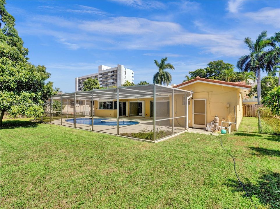 Recently Sold: $999,999 (3 beds, 2 baths, 1656 Square Feet)