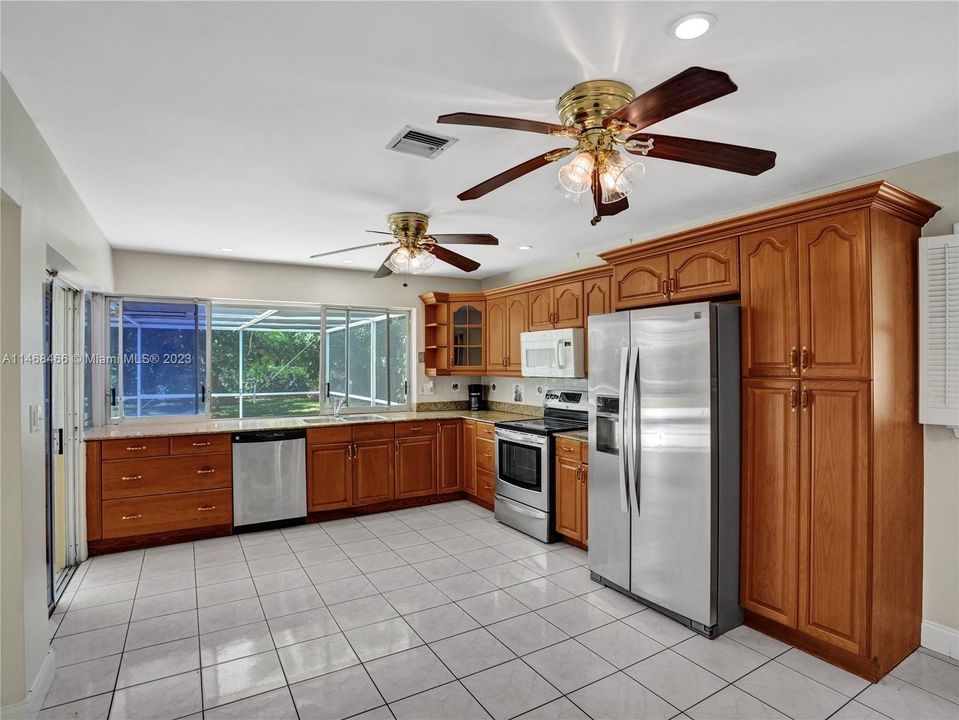 Recently Sold: $999,999 (3 beds, 2 baths, 1656 Square Feet)