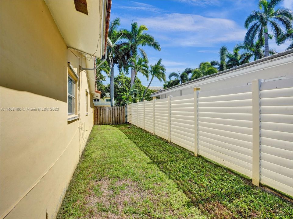 Recently Sold: $999,999 (3 beds, 2 baths, 1656 Square Feet)