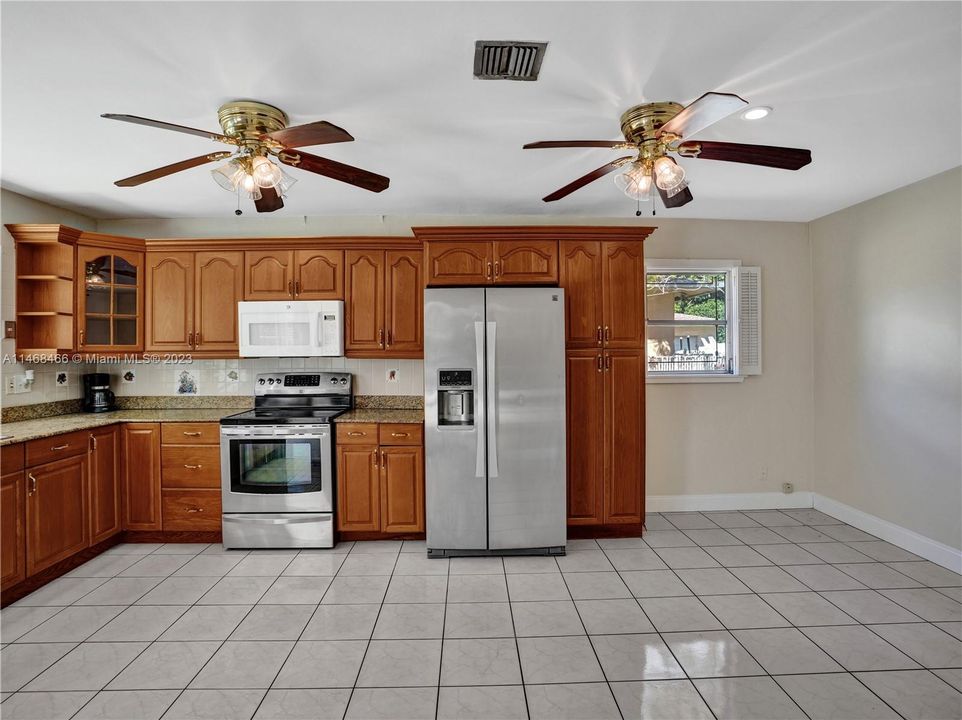 Recently Sold: $999,999 (3 beds, 2 baths, 1656 Square Feet)