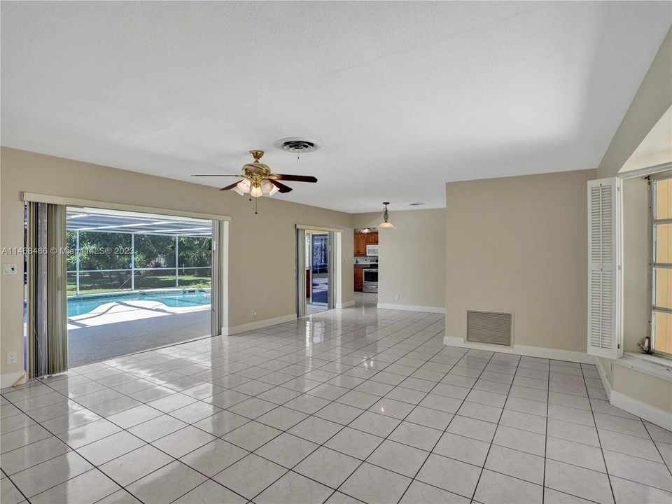 Recently Sold: $999,999 (3 beds, 2 baths, 1656 Square Feet)