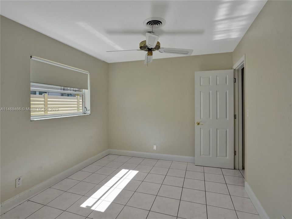 Recently Sold: $999,999 (3 beds, 2 baths, 1656 Square Feet)