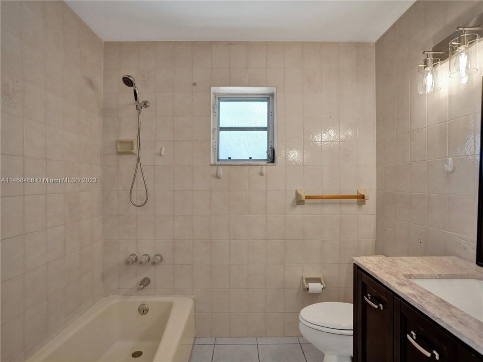 Recently Sold: $999,999 (3 beds, 2 baths, 1656 Square Feet)