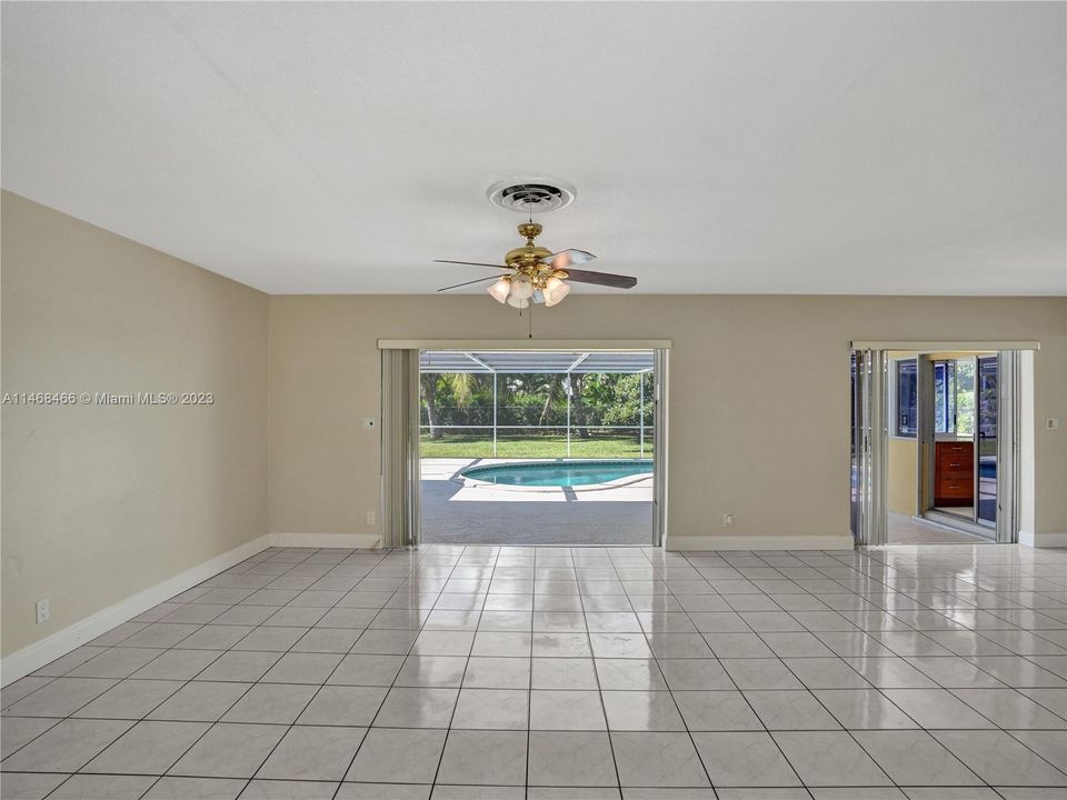 Recently Sold: $999,999 (3 beds, 2 baths, 1656 Square Feet)