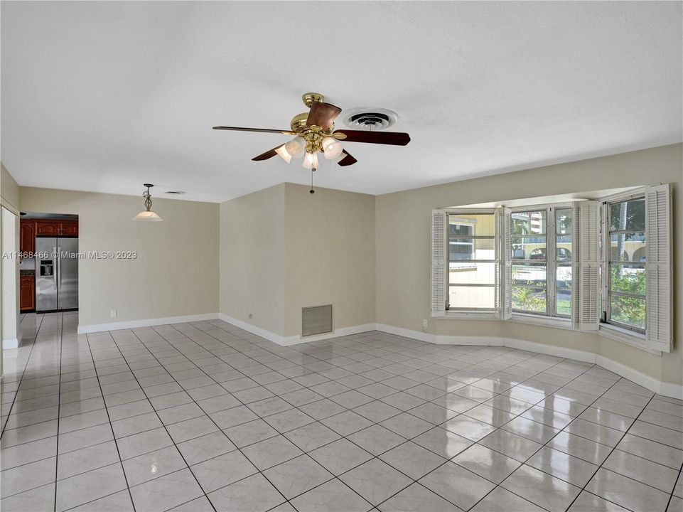 Recently Sold: $999,999 (3 beds, 2 baths, 1656 Square Feet)