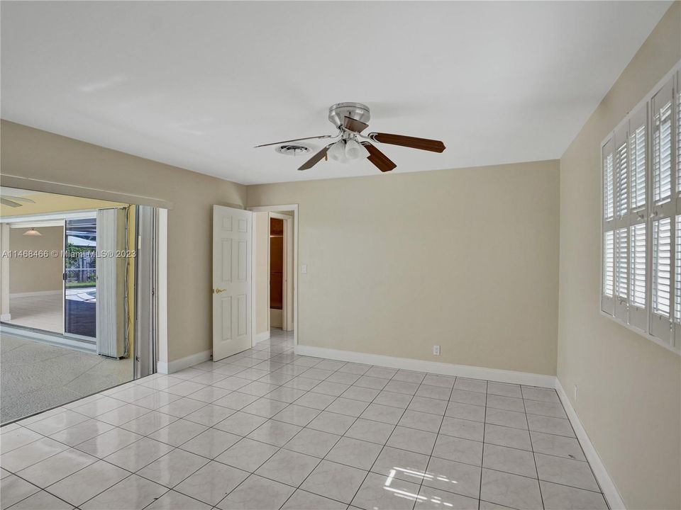 Recently Sold: $999,999 (3 beds, 2 baths, 1656 Square Feet)