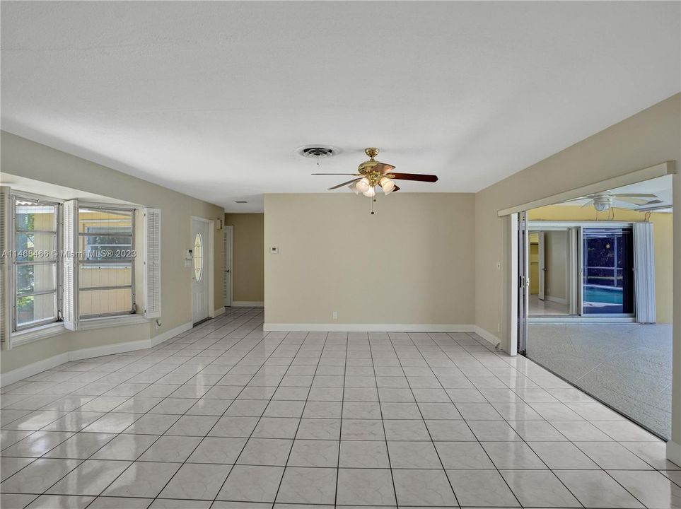 Recently Sold: $999,999 (3 beds, 2 baths, 1656 Square Feet)