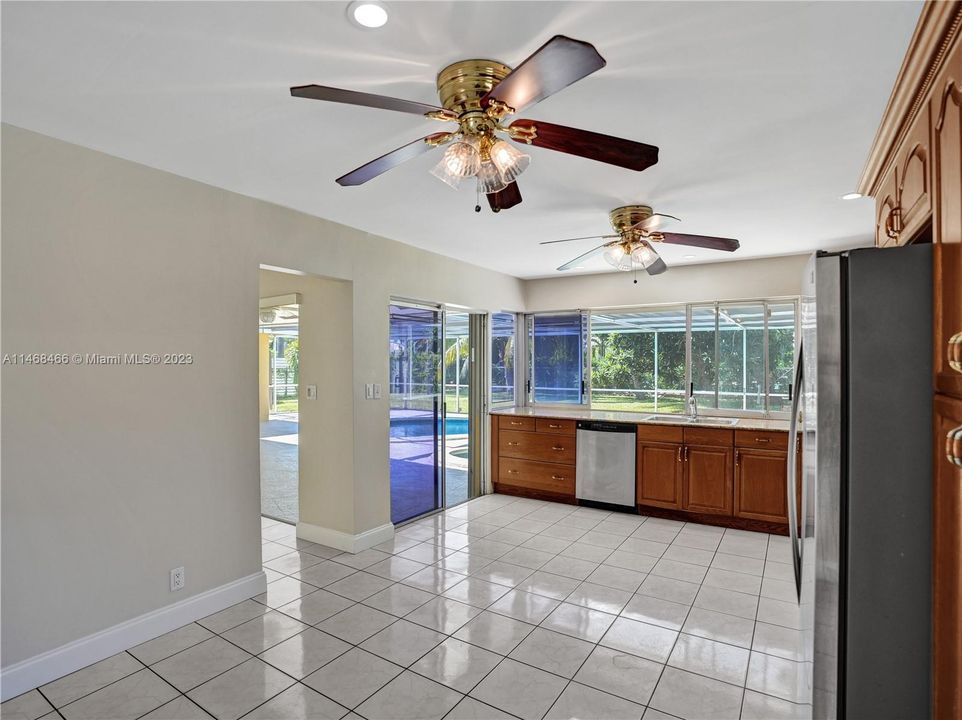 Recently Sold: $999,999 (3 beds, 2 baths, 1656 Square Feet)