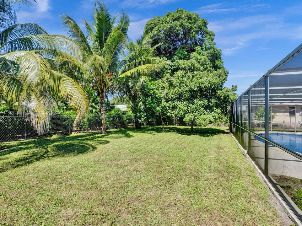 Recently Sold: $999,999 (3 beds, 2 baths, 1656 Square Feet)