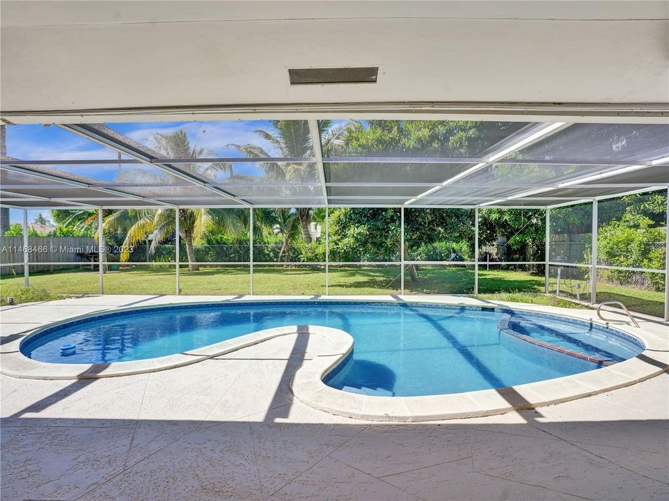 Recently Sold: $999,999 (3 beds, 2 baths, 1656 Square Feet)