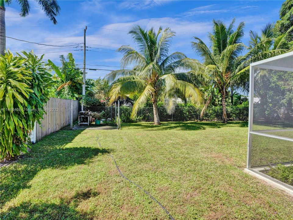 Recently Sold: $999,999 (3 beds, 2 baths, 1656 Square Feet)