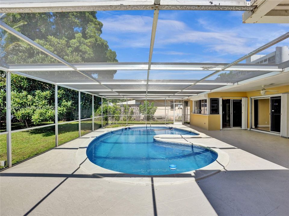 Recently Sold: $999,999 (3 beds, 2 baths, 1656 Square Feet)