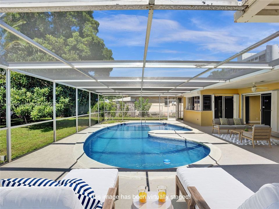 Recently Sold: $999,999 (3 beds, 2 baths, 1656 Square Feet)