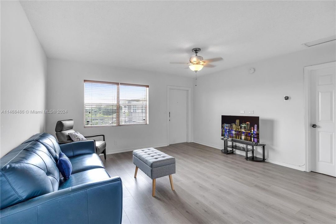 Recently Sold: $210,000 (1 beds, 1 baths, 580 Square Feet)