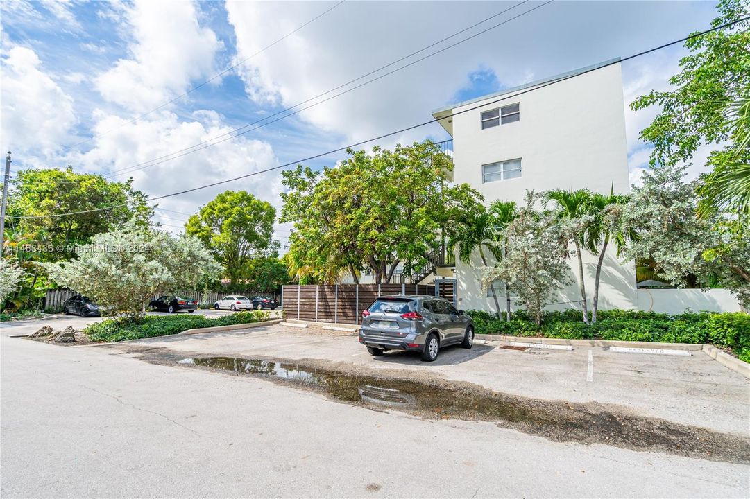 Recently Sold: $210,000 (1 beds, 1 baths, 580 Square Feet)