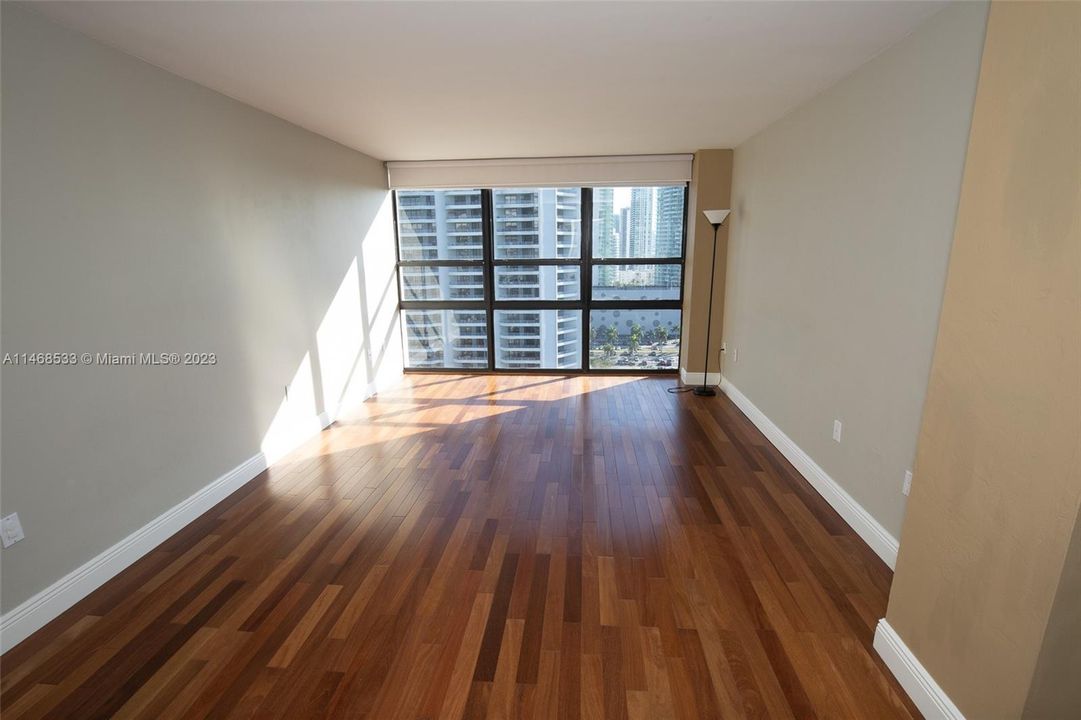 Недавно арендовано: $3,400 (2 спален, 2 ванн, 1218 Квадратных фут)