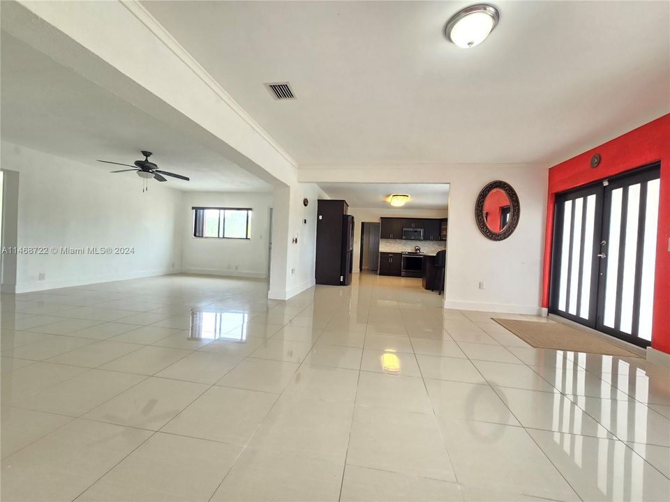 最近租的: $3,700 (3 贝兹, 2 浴室, 2852 平方英尺)