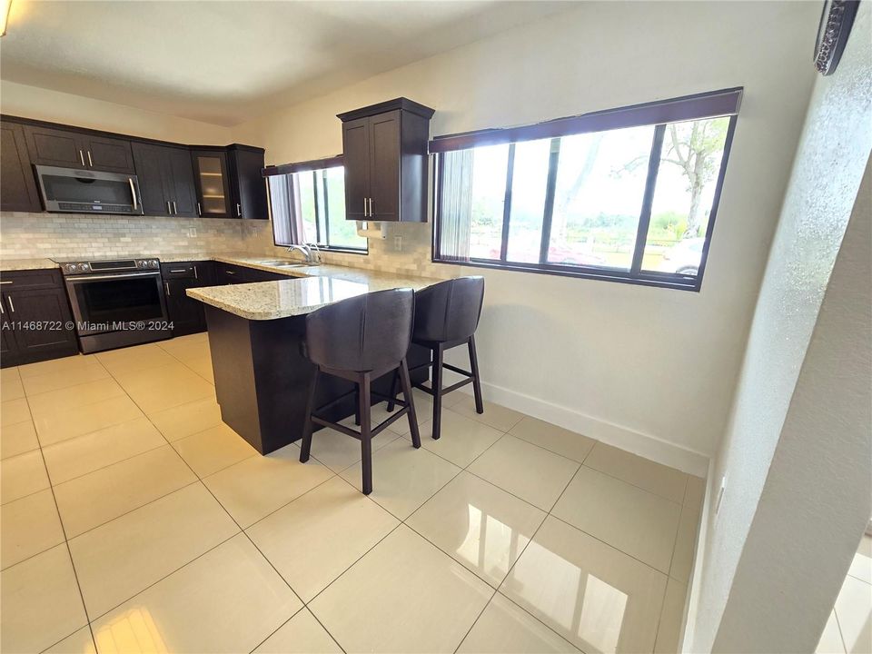 最近租的: $3,700 (3 贝兹, 2 浴室, 2852 平方英尺)