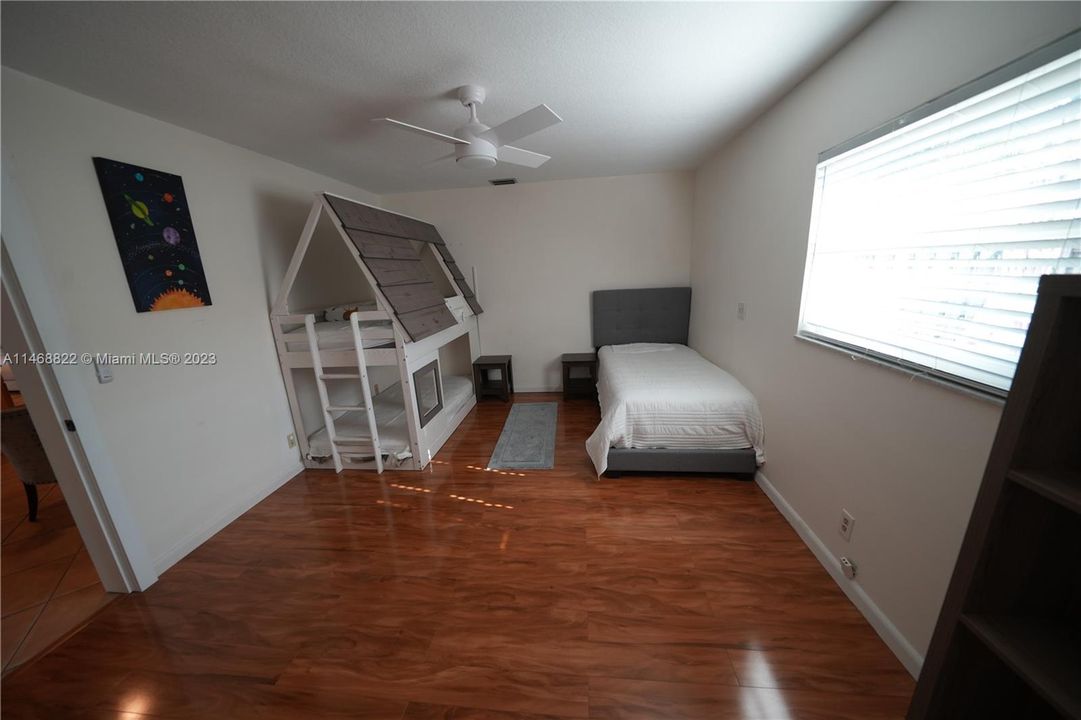 Recently Rented: $6,999 (3 beds, 3 baths, 2294 Square Feet)