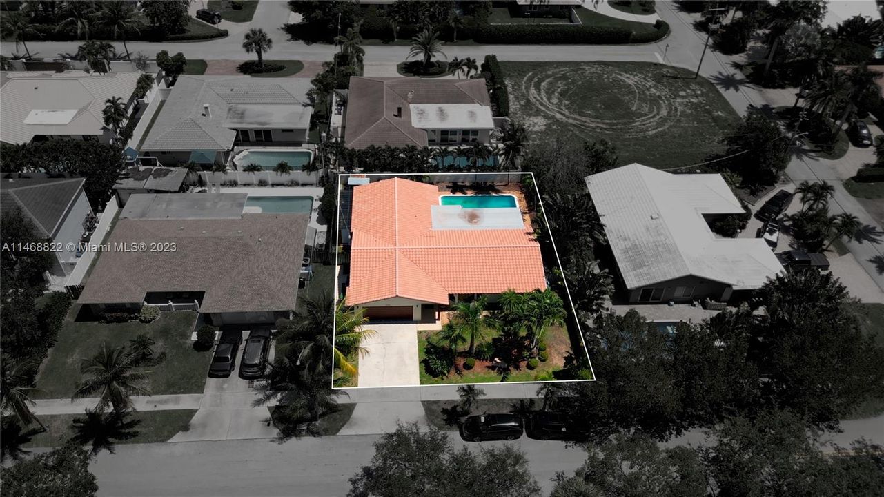 Recently Rented: $6,999 (3 beds, 3 baths, 2294 Square Feet)