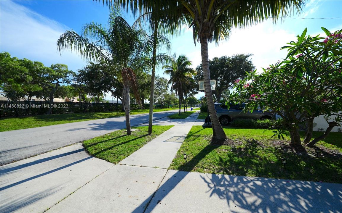 Recently Rented: $6,999 (3 beds, 3 baths, 2294 Square Feet)