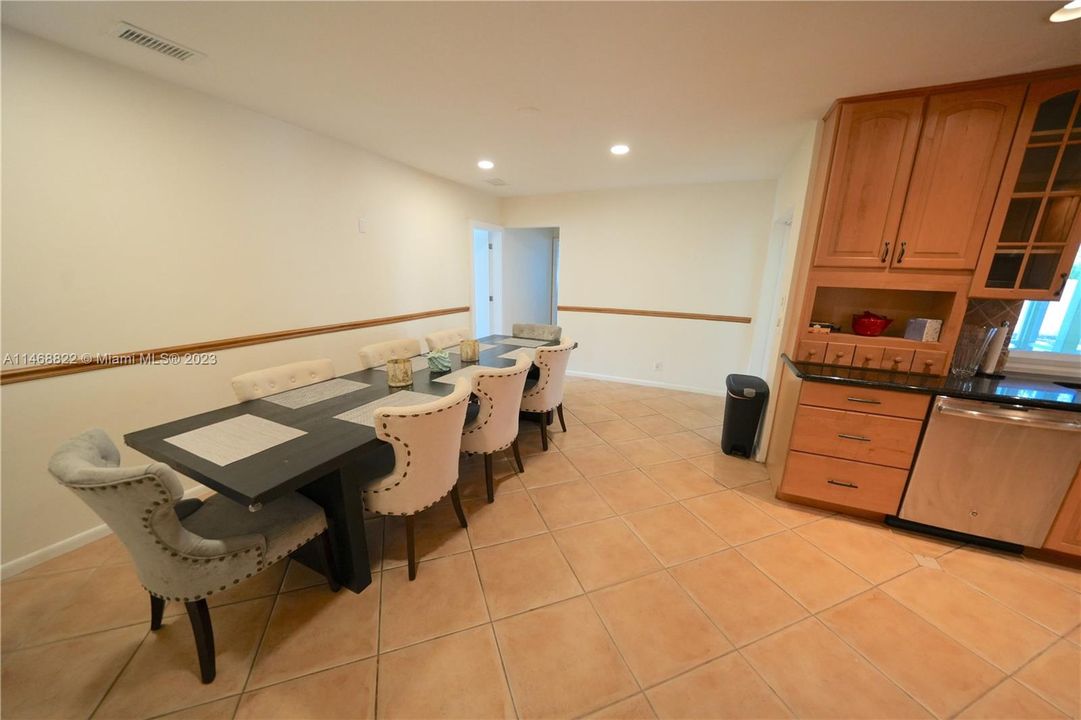 Recently Rented: $6,999 (3 beds, 3 baths, 2294 Square Feet)