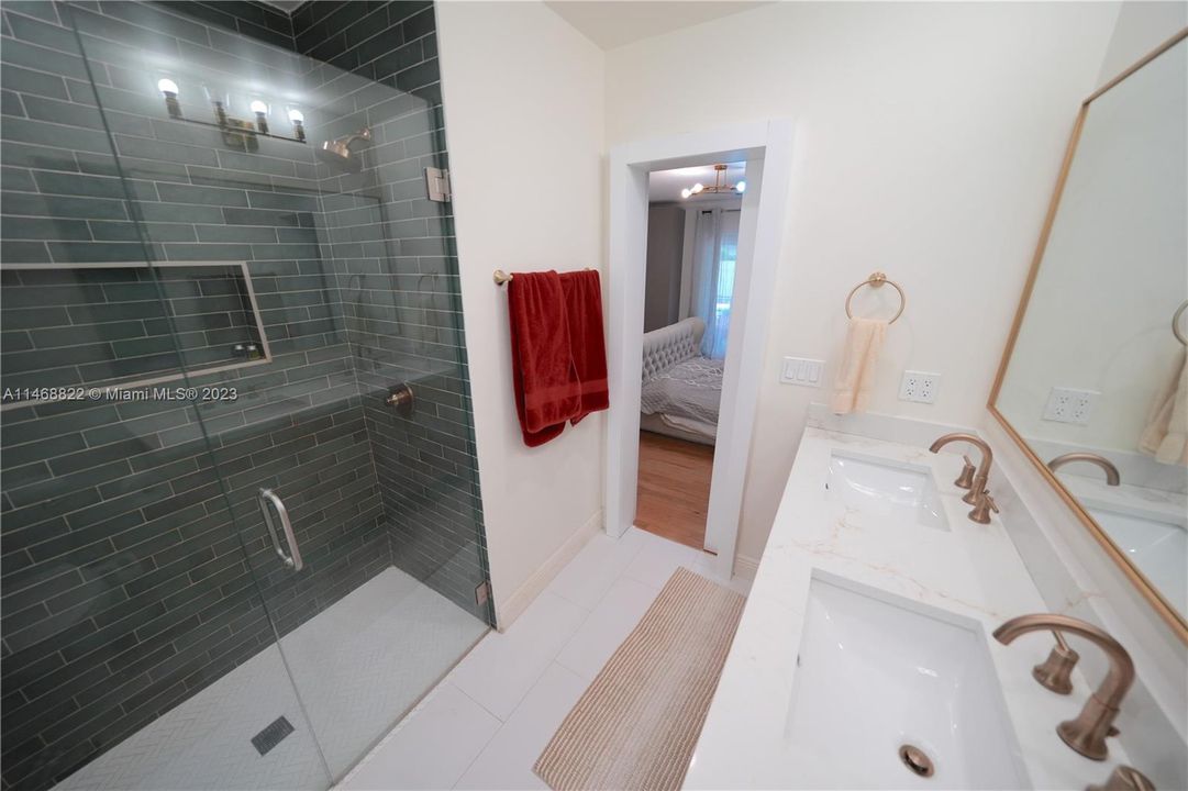 Recently Rented: $6,999 (3 beds, 3 baths, 2294 Square Feet)