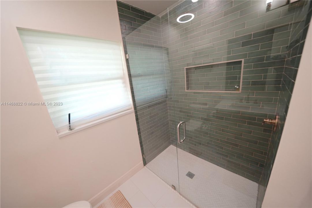 Recently Rented: $6,999 (3 beds, 3 baths, 2294 Square Feet)