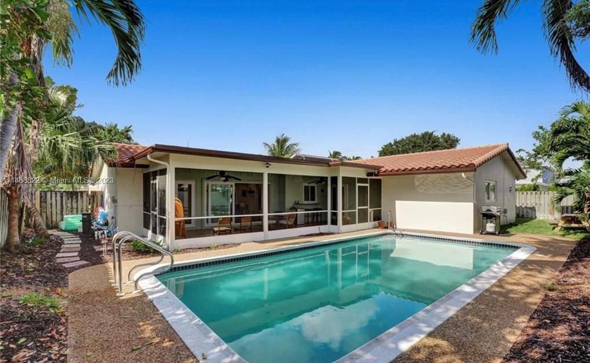 Recently Rented: $6,999 (3 beds, 3 baths, 2294 Square Feet)