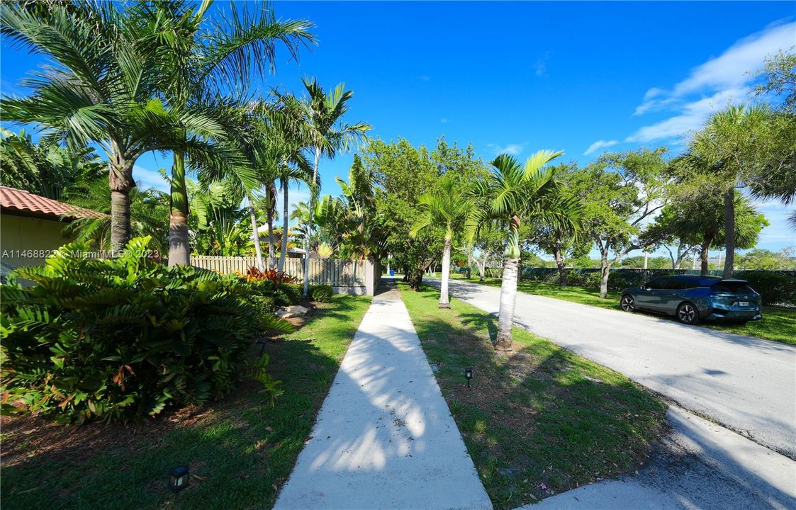 Recently Rented: $6,999 (3 beds, 3 baths, 2294 Square Feet)