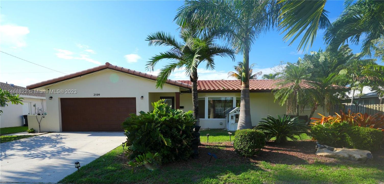 Recently Rented: $6,999 (3 beds, 3 baths, 2294 Square Feet)