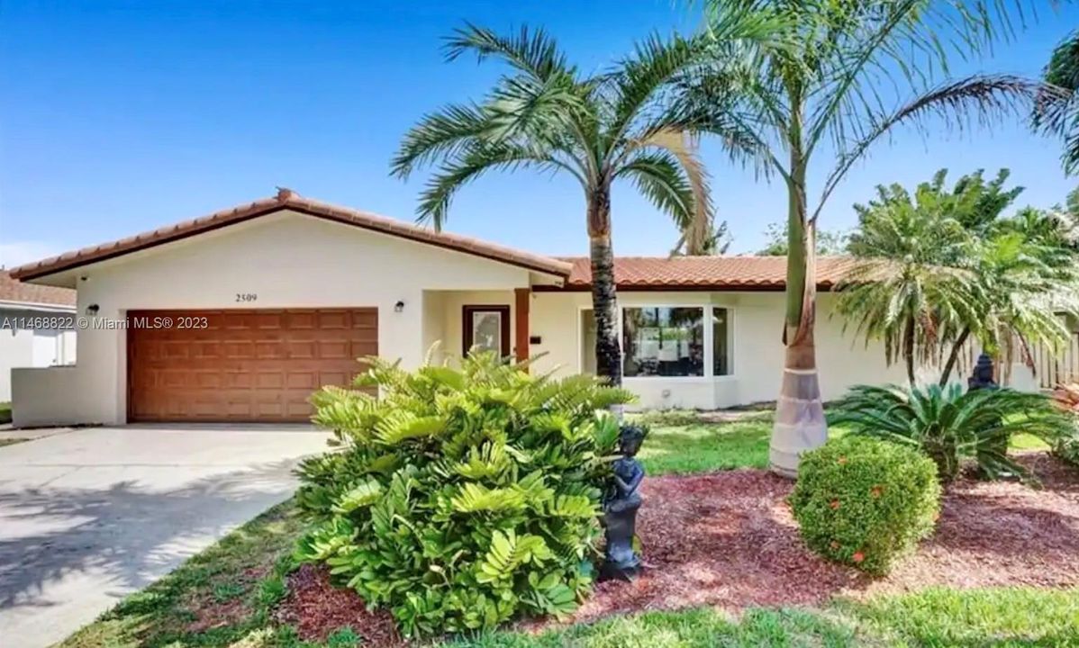 Recently Rented: $6,999 (3 beds, 3 baths, 2294 Square Feet)