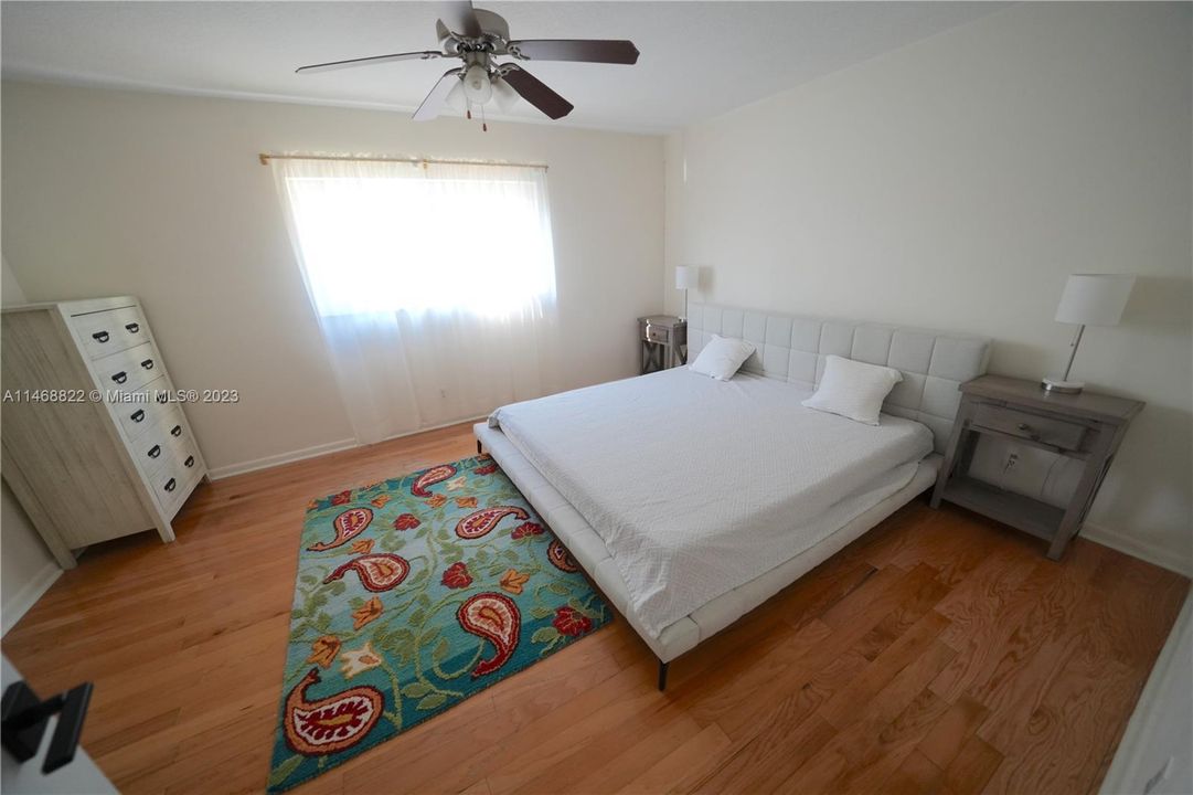 Recently Rented: $6,999 (3 beds, 3 baths, 2294 Square Feet)