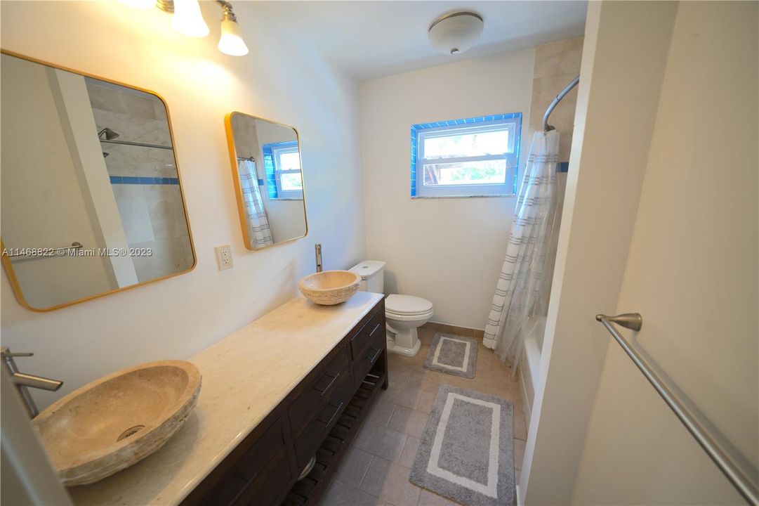 Recently Rented: $6,999 (3 beds, 3 baths, 2294 Square Feet)