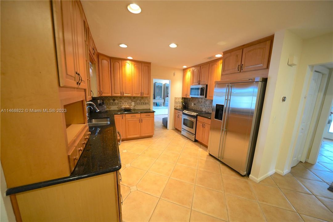 Recently Rented: $6,999 (3 beds, 3 baths, 2294 Square Feet)