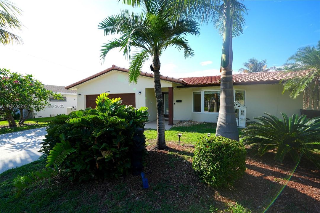 Recently Rented: $6,999 (3 beds, 3 baths, 2294 Square Feet)