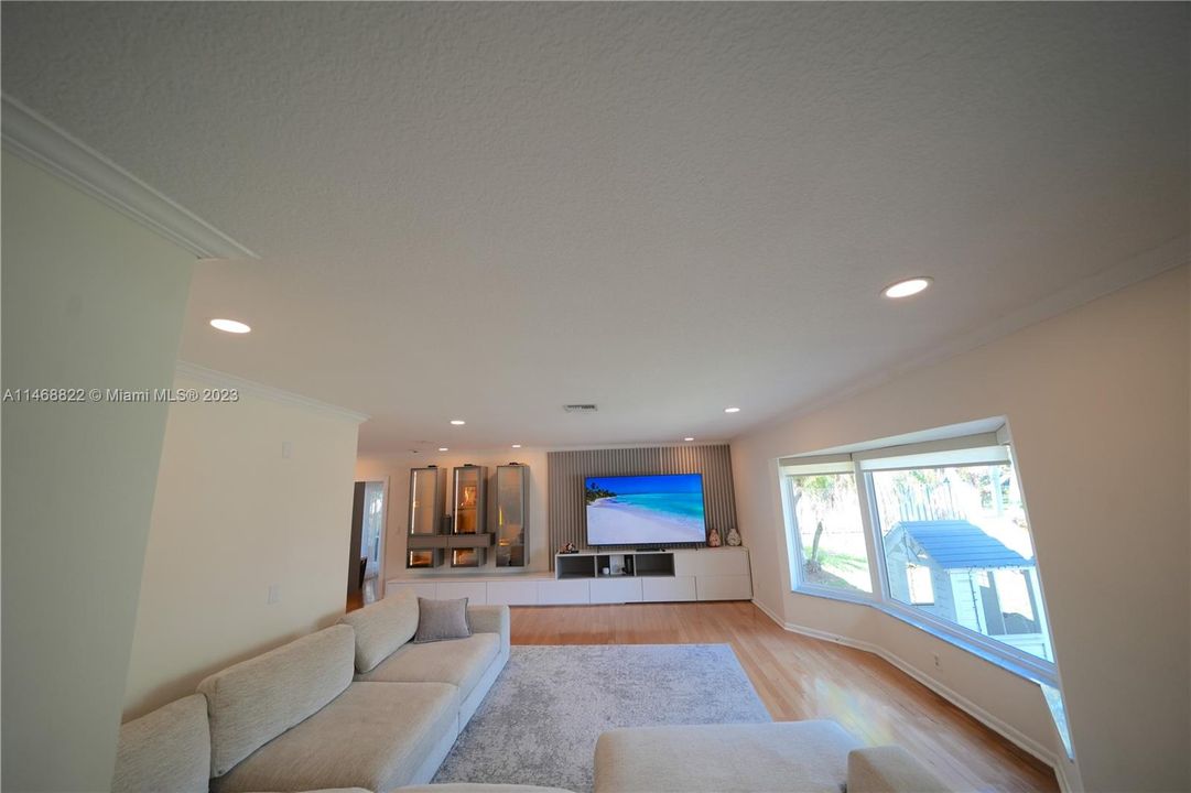 Recently Rented: $6,999 (3 beds, 3 baths, 2294 Square Feet)