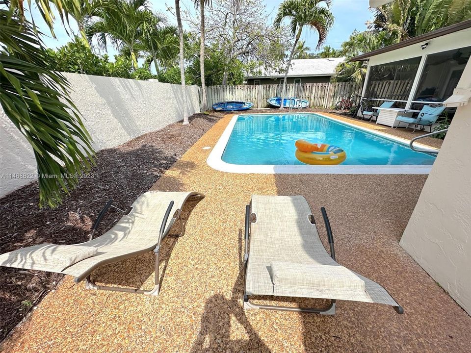 Recently Rented: $6,999 (3 beds, 3 baths, 2294 Square Feet)