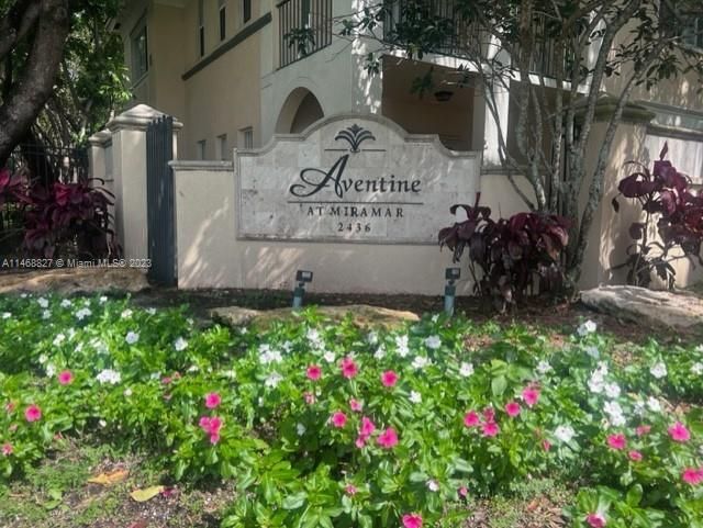 Recently Rented: $2,345 (2 beds, 2 baths, 1072 Square Feet)