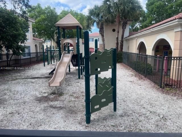 Recently Rented: $2,345 (2 beds, 2 baths, 1072 Square Feet)