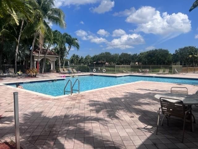 Recently Rented: $2,345 (2 beds, 2 baths, 1072 Square Feet)