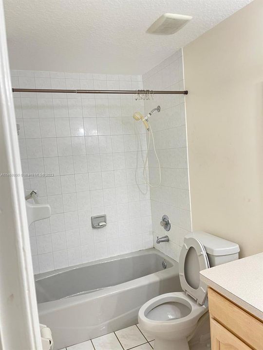 Recently Rented: $2,350 (3 beds, 1 baths, 1050 Square Feet)