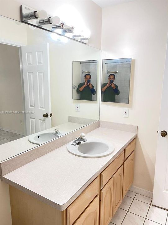 Recently Rented: $2,350 (3 beds, 1 baths, 1050 Square Feet)