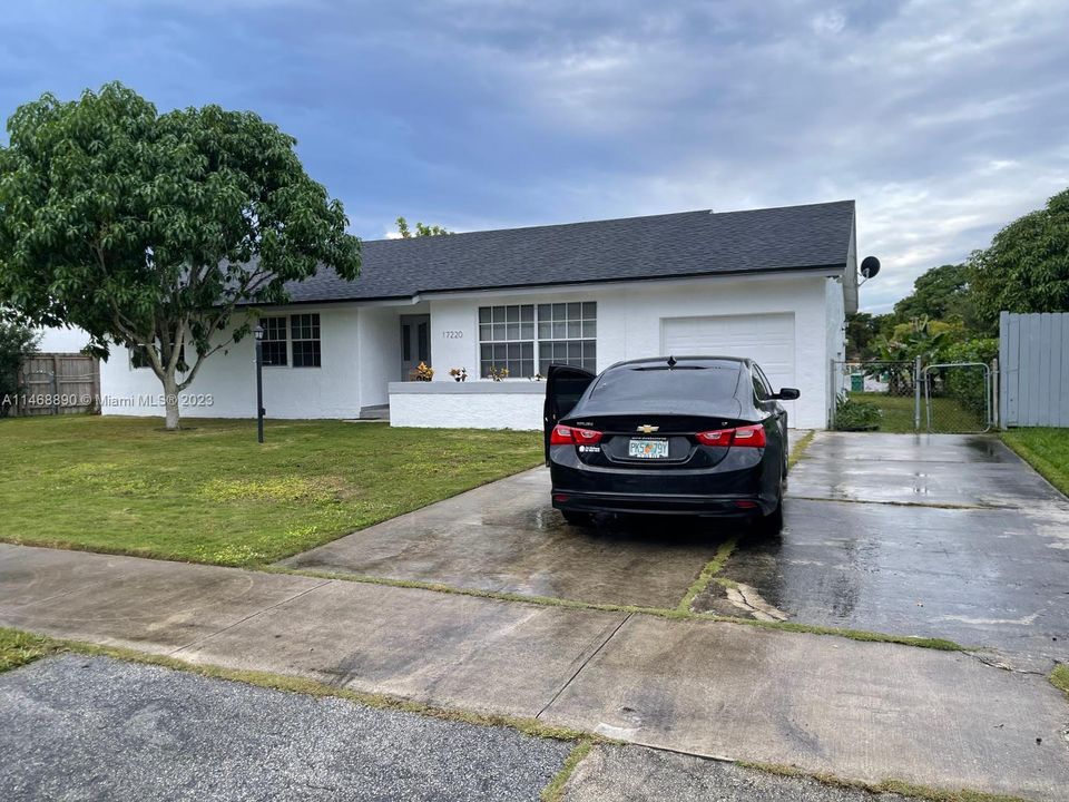 Recently Rented: $2,350 (3 beds, 1 baths, 1050 Square Feet)