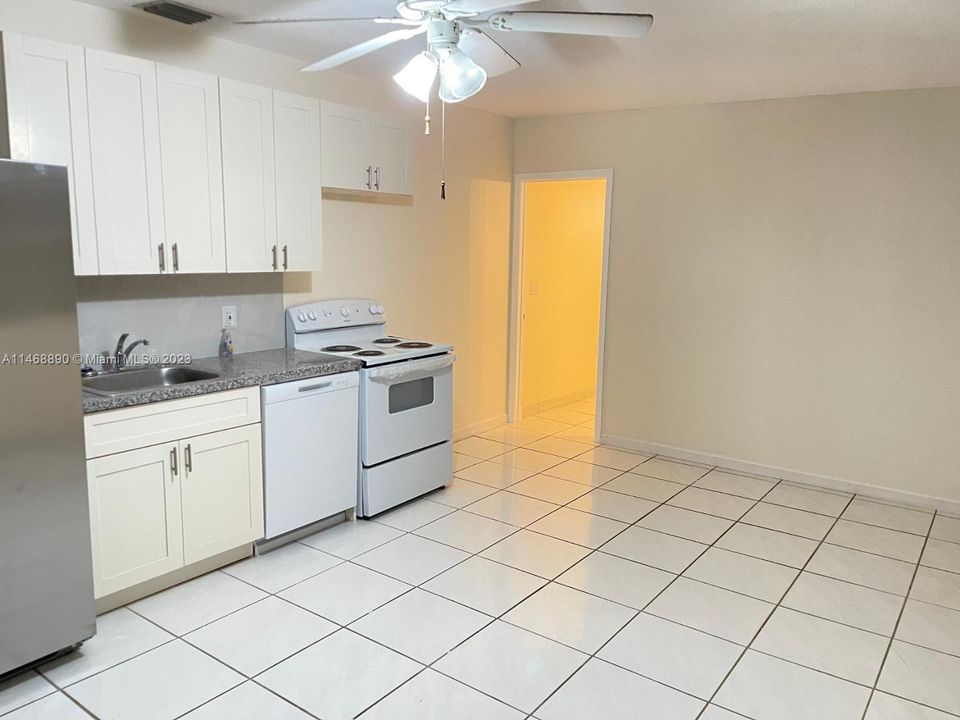 Recently Rented: $2,350 (3 beds, 1 baths, 1050 Square Feet)